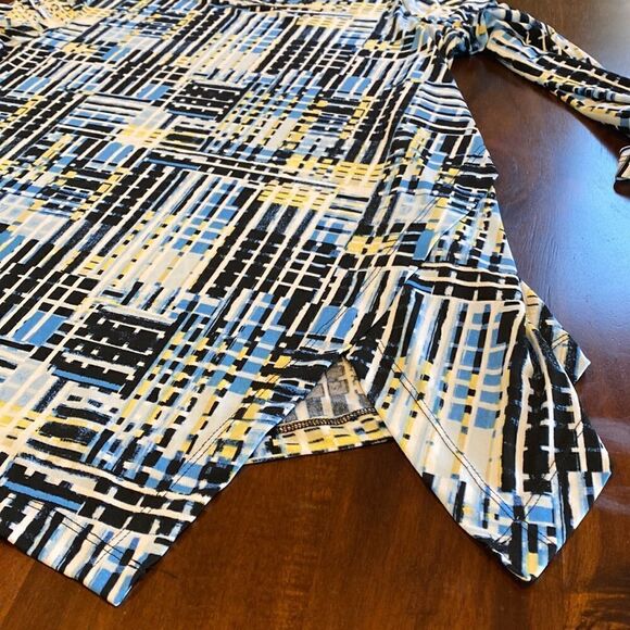 Rafaella Women’s Geometric Pattern Asymmetrical Hem Popover Top PM - Picture 7 of 10